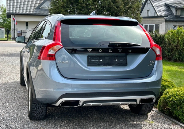 Volvo V60 Cross Country cena 71900 przebieg: 72300, rok produkcji 2018 z Garwolin małe 436